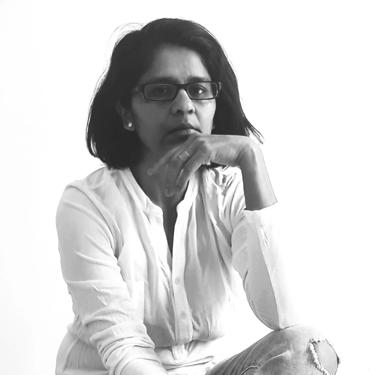 portrait of Author Anu Kay, psychological thriller historical fiction